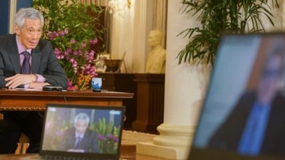 李显龙以视频出席美国全国商会所举办的经济复苏全球论坛，接受美国全国商会常务副会长薄迈伦访问。（图：MCI）