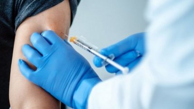 阿米努丁指森州仍有36位公务员拒绝接种疫苗，吁他们重新考虑。