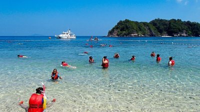 所有欲到吉中铅县爽爽岛（Pulau Songsong）的游客必须从吉打内陆出发，而不允许再从槟城乘船过去。（图取自ayyashfaruq旅游公司网站）