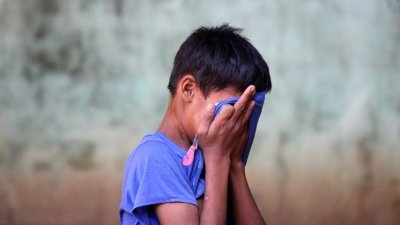 印度北方邦安拉阿巴德高等法院近期以罪行“情节较不严重”为由，将一名强逼10岁男童口交的男子的刑期从10年减为7年。该判决经媒体报导，引起众怒。图为情境示意，非新闻当事人。（示意图/取自Unsplash图库）