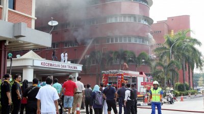 新山中央医院加护病房在2016年发生火患，酿成6死4伤，维修工程经在2020年完成，改建成手术室。（档案照）
