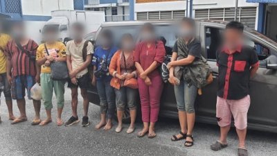 17名缅甸男女经中介安排，乘车非法入境我国，全被遭警方逮捕。