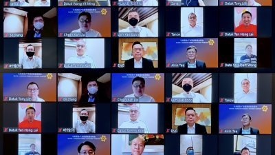 林福山（第一排左2）出席2021年度常年大会暨第5届改选时，表示计划待疫情好转后，率团拜访中国广东，为复苏国家经济出一份绵力。