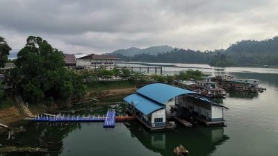 湖景宜人的宜力天猛莪湖在关闭19个月后，周五重新开放，欢迎游客观光。