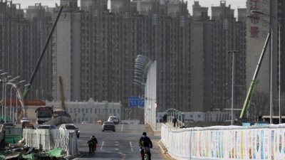 中国首都北京市正在兴建的住宅大楼。（图取自路透社）