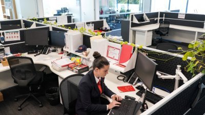 经历长期的防疫封锁，MSS Security在悉尼的办公室，几乎空无一人。（图取自路透社）