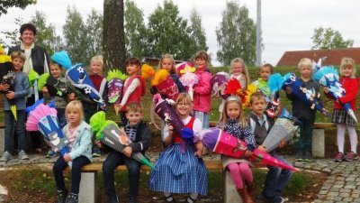 德国家长为上小学孩童准备的“入学彩袋”习俗，迄今已有至少200年的历史。（图取自bellaonline.com）