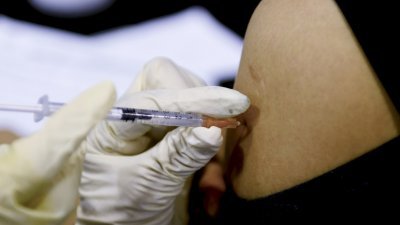 霹雳州已有80.26％或149万4993名成年人口接种了首剂新冠疫苗。（档案照）