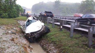 罗颖翔驾驶的四驱车返南北大道北上第244公里处发生车祸，家属认为车祸存有疑点。