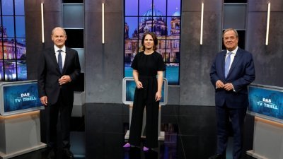 社民党候选人朔尔茨（左）在电视辩论的表现，力压另两位对手——绿党的贝尔伯克（中）和被视为默克尔接班人、基民盟的拉舍特。（图取自路透社）