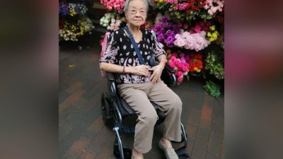 103岁女人瑞叶莱红（译音）是新加坡最年长冠病幸存者，本月18日因肠梗阻塞，在陈笃生医院去世。