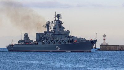  俄罗斯海军的导弹巡洋舰“莫斯科”号去年11月16日，在黑海跟踪北约军舰后驶回港口。（图取自路透社档案照）