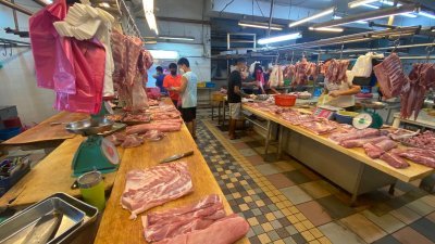 利华律宰猪场机器故障，暂无影响东北县巴刹猪肉供应，不过影响巴刹人潮。
