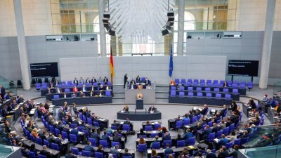 德国联邦议院在周四通过决议，要求政府军援乌克兰重型武器，并呼吁中国改变支持战争的态度，主动支持俄乌停火。（图取自路透社）