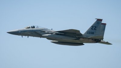 驻日美军F15战机部署在冲绳。