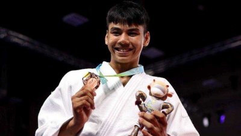 大马青年柔道选手阿米尔成功在伯明翰共运会男73公斤级项目中获得铜牌。