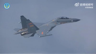 中国军机周日在台海周边进行演训。（图取自weibo.com/7483054836）
