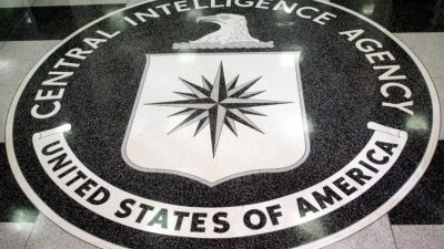 位于美国弗吉尼亚州兰利中央情报局总部大厅地面上的中情局标志。（图取自路透社档案照）