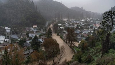 纽西兰纳尔逊受豪雨侵袭引发洪灾，当局于周四宣布该区进入紧急状态。（图取自路透社）