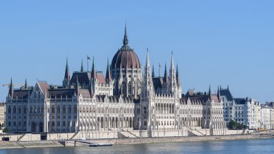 图为矗立在布达佩斯多瑙河畔旁匈牙利议会大厦。（图取自网络）