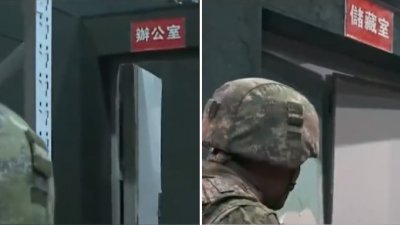 中国解放军特种兵在室内突击演习中，场地包括“办公室”和“储藏室”的标示，使用了繁体字。（图取自网络）