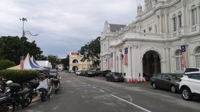 槟岛市政厅大厦前的旧关仔角路，即将在周末及公共假期改为单行道。