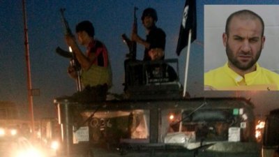 图为极端组织“伊斯兰国”在伊拉克摩苏尔的庆祝活动中展示旗帜的档案照。小图为被击毙的该组织首领阿布哈山。（路透社档案照、网络图片）