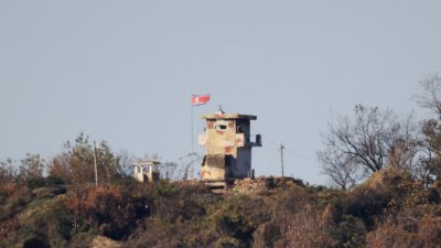 图为韩国坡州的非军事区附近的朝鲜警卫哨所。（图取自路透社）