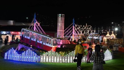 槟州同乐会设有美轮美奂的灯饰，吸引许多民众前往拍照打卡。（图取自曹观友面子书）