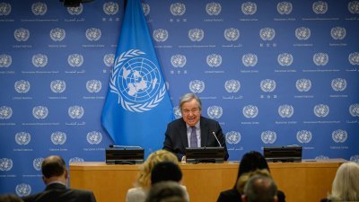 联合国秘书长古特雷斯周一在美国纽约的联合国总部，举行年终记者会。（图取自法新社）