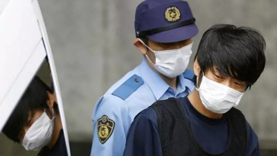 日本奈良县地方检察厅周六表示，根据精神鉴定结果，枪杀安倍的犯嫌山上彻也具有刑事责任能力，将于明年1月13日以杀人罪正式起诉他。（路透社档案照）


