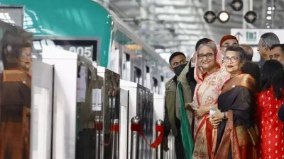 孟加拉首条都市捷运线今天通车，当局希望首都达卡交通壅塞问题可以获得缓解。（法新社）