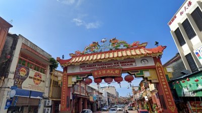 登嘉楼港口的唐人坡现亦称唐人街，是中国人南渡马来半岛最初的落脚点之一。