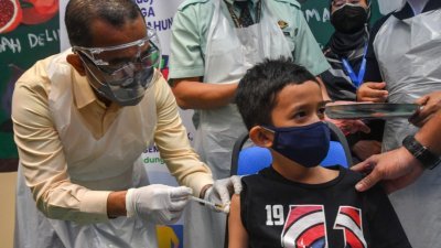 诺阿兹米今日视察哥打峇鲁中央医院儿童免疫计划。