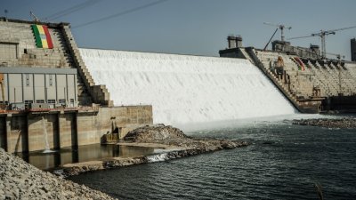 埃塞俄比亚复兴大坝启用，引来位处大坝下游的埃及和苏丹抗议。（图取自法新社）