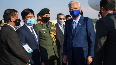 首相拿督斯里依斯迈沙比里今午抵达柬埔寨金边国际机场展开为期两天的访问。