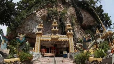 怡保区多间洞穴庙宇包括泰国暹庙，从7日起收到土地局发出迫迁通告，并指有关庙宇非法占用土地及兴建建筑物。（网络照片）