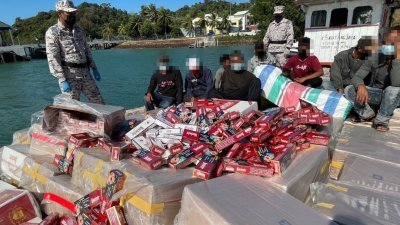 吉玻海事执法机构侦破今年最大宗走私香烟案，并逮捕8名舵手及船员。