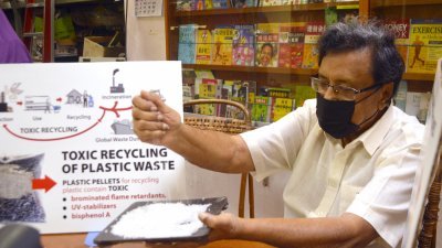 莫希丁阿都卡迪指出，虽然再循环外国的塑料垃圾可能很赚钱，但是缺乏管制和监督却给我国带来许多问题。