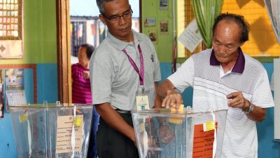 周忠信呼吁，选委会即日起开放海外邮寄选民登记，并建议允许大部分海外使馆成为投票站。（档案照）