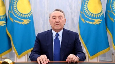 哈萨克前总统托卡耶夫周二向全国发表电视讲话。（图取自路透社）