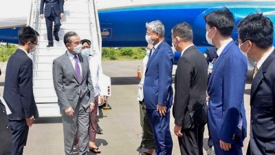 中国外交部长王毅于本月2日抵达缅甸，在该国政变后首次展开访问。（图取自法新社）