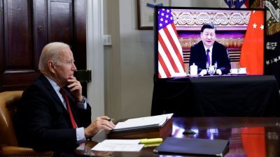 美国总统拜登去年11月15日，与中国国家主席习近平进行视讯会晤。（图取自路透社档案照）