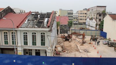 鲁迈兹证实，“5包咖啡乌”壁画原址的建筑被拆除后，该地段将被发展兴建一栋旧式酒店。（档案照）
