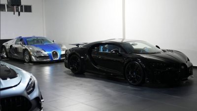 柔佛王储东姑依斯迈在社交媒体上晒出新座驾，布加迪奇龙超级运动（Bugatti Chiron Super Sport）”系列高级黑超跑。