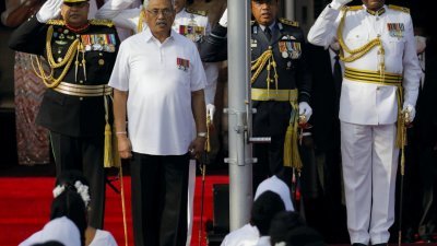 拉贾帕克萨今年2月4日以斯里兰卡总统的身份，在科伦坡举行的第74届独立日庆祝活动中演唱国歌。（图取自路透社档案照）
