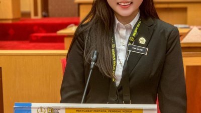 多媒体大学法律系学生陈礼佩目前也是霹雳桂和区青年议员青年议员。她认为作为州政府智囊的青年议员可发挥更大作用，成为青年与政府的桥梁，把年轻人的意见反馈透过议会传达给州政府。