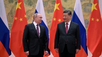 俄罗斯总统普京今年2月4日在北京，与中国国家主席习近平会面。（图取自克里姆林宫/路透社档案照）