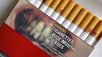 加拿大售卖的香烟，包装上印有图片警告。（图取自网络）
