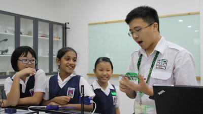 韩江中学深化STEAM教育，让学生走上国际平台。
